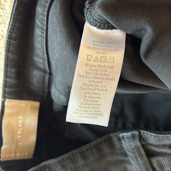 Everlane Straight Legged Crop (short) Pants - Picture 5 of 6